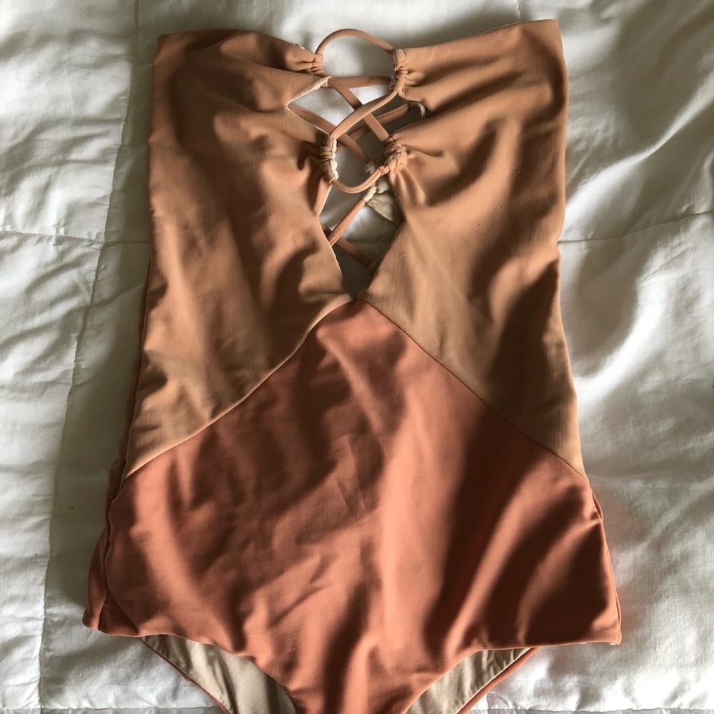 Acacia Bronx one piece